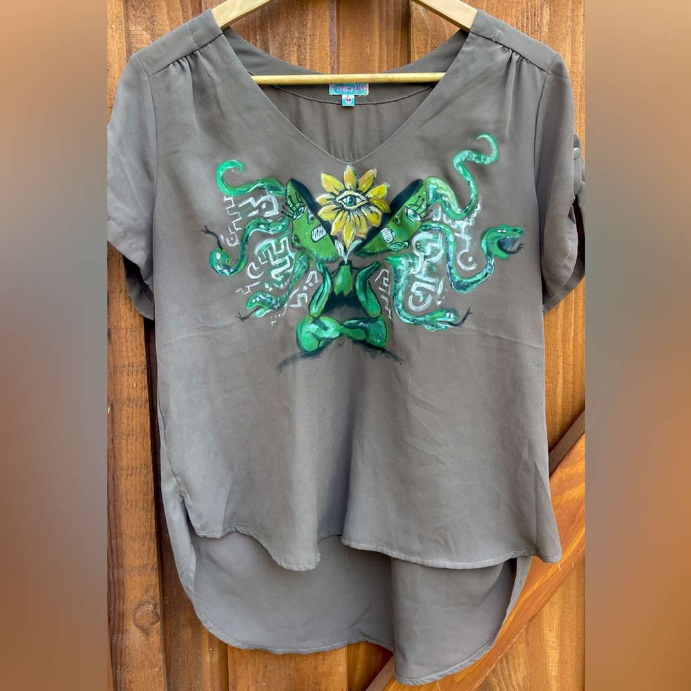 Hand Painted Blouse Shirt Third Eye Alien Art Artsy Medusa Snake High Low Women - Picture 3 of 5